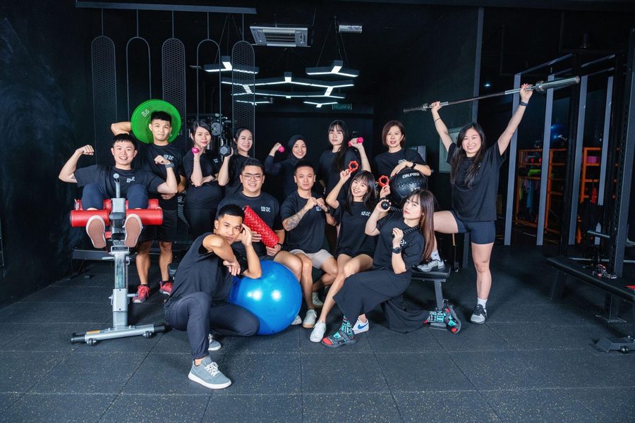 Kelvin Loh with the Fitcom Fitness team in the studio