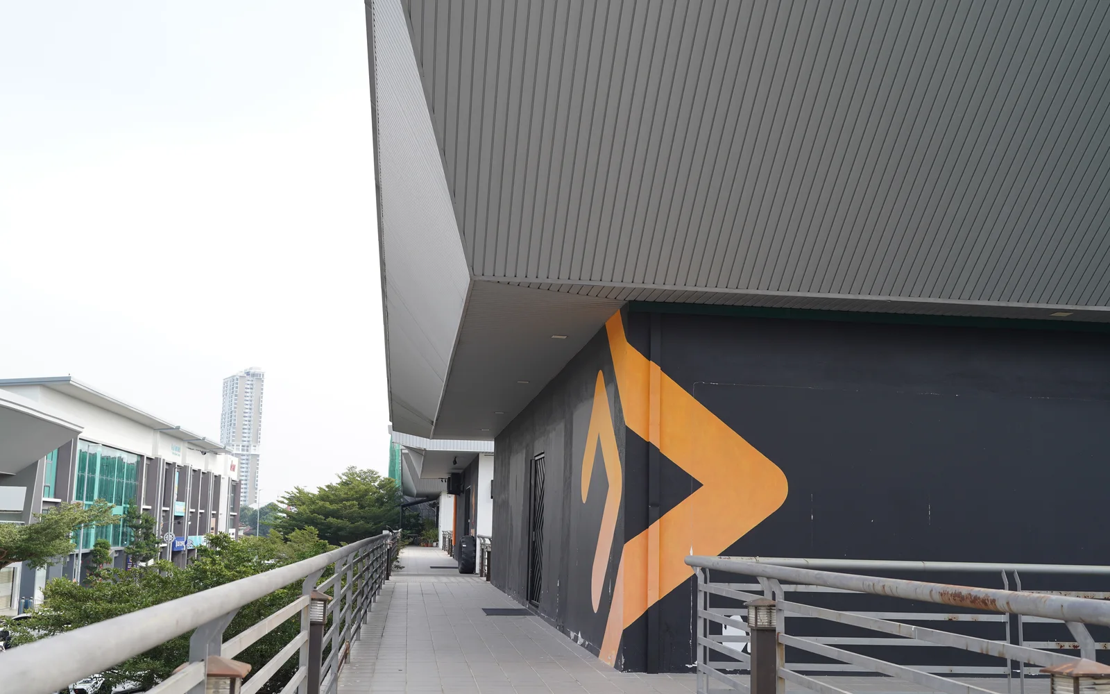 Fitcom studio signage